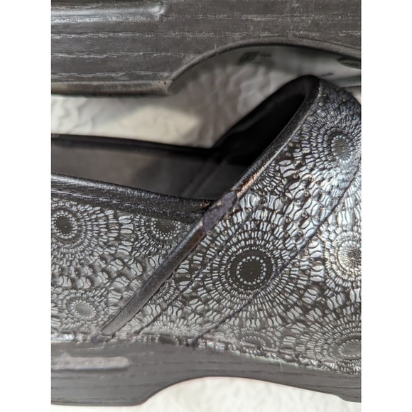 DANSKO! SILVER GEOMETRIC STARBURST ON BLACK COMFORT CLOGS! SZ 8.5 - Picture 9 of 10